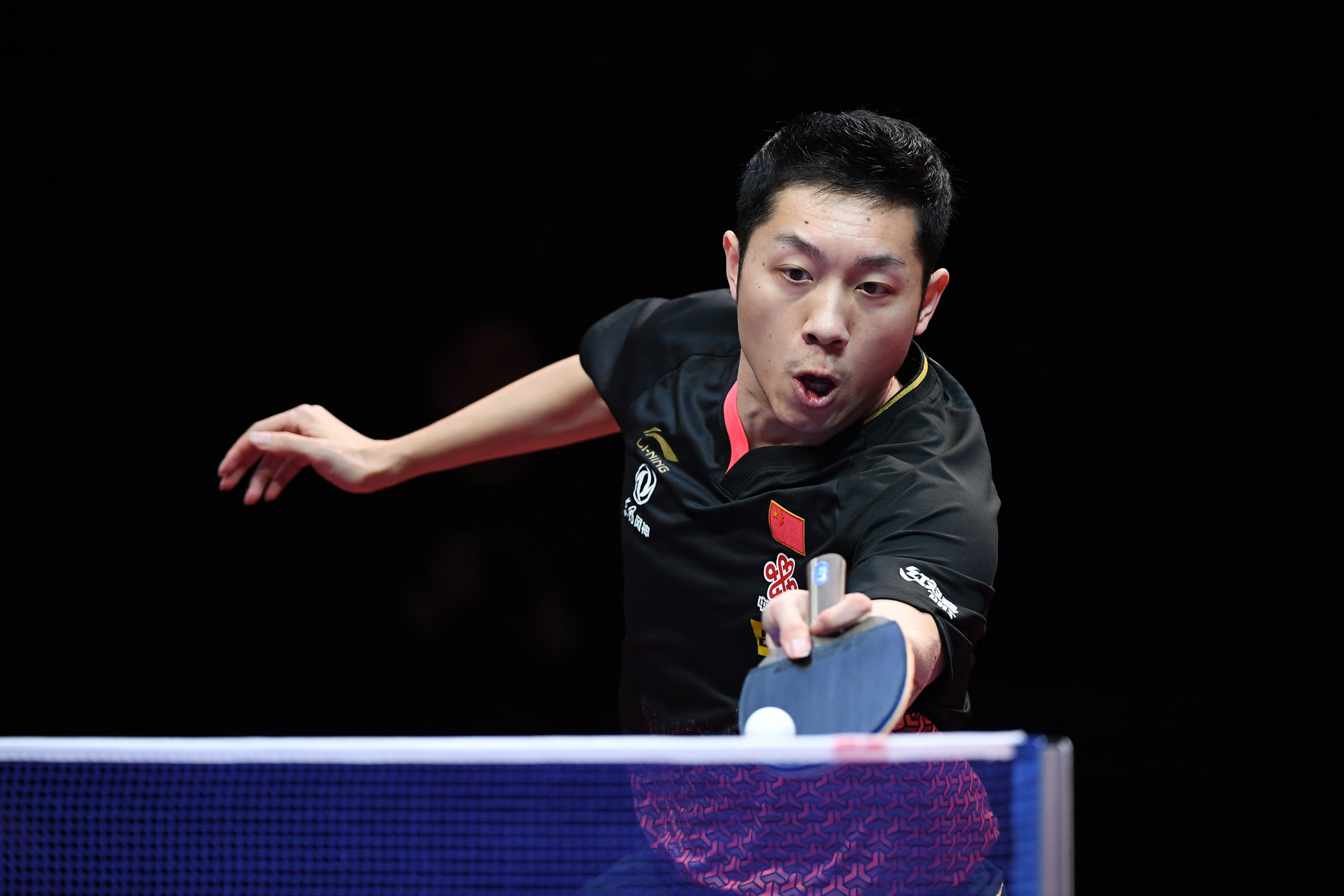 包含波兰乒乓球队完胜德国乒乓球队，许昕关键制胜的词条