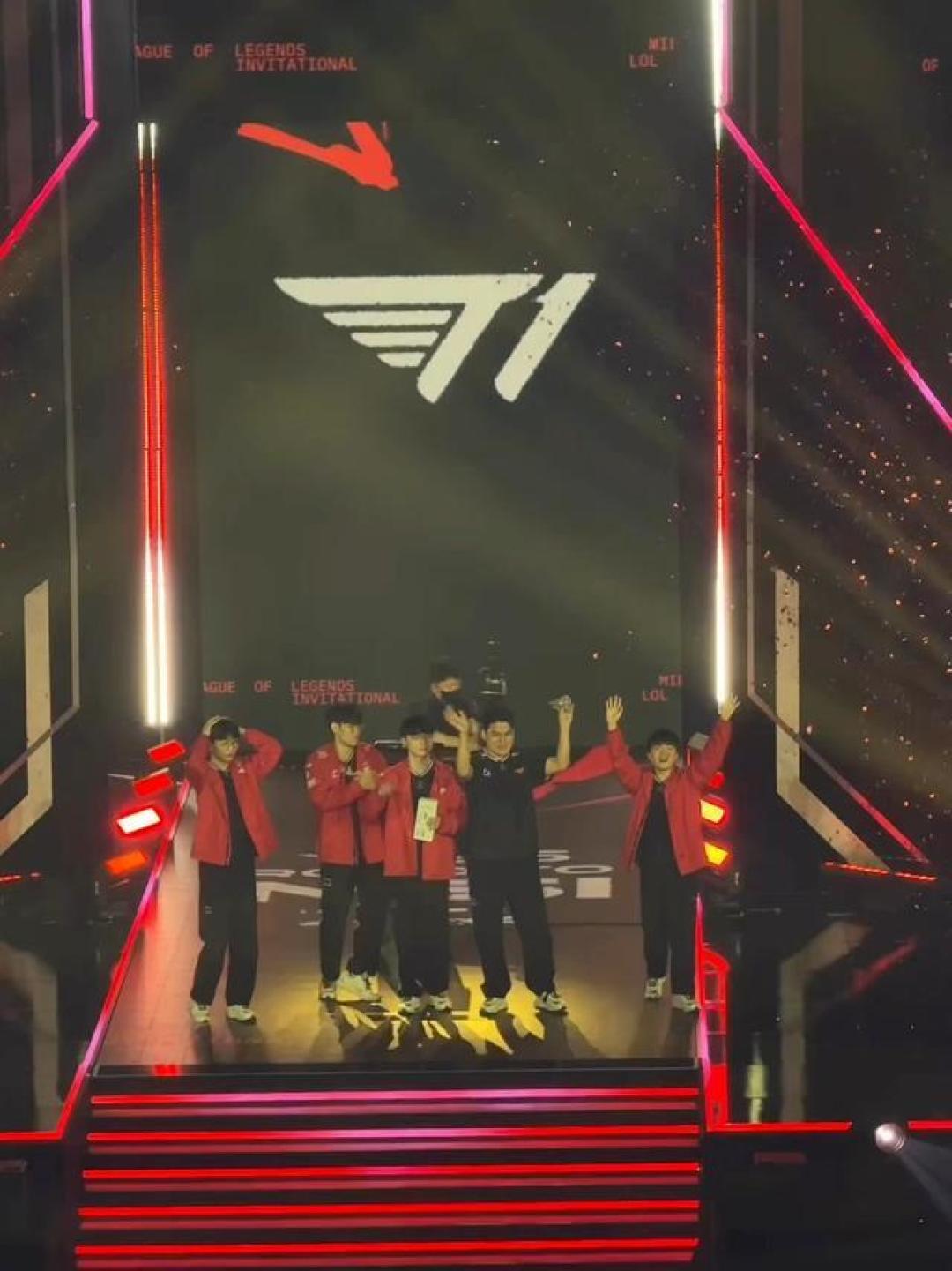 包含SHR翻盘GEN,Faker拿下关键大龙宿敌对决2025世界赛,锁定晋级资格的词条 包含SHR翻盘GEN,Faker拿下关键大龙宿敌对决2025世界赛,锁定晋级资格的词条