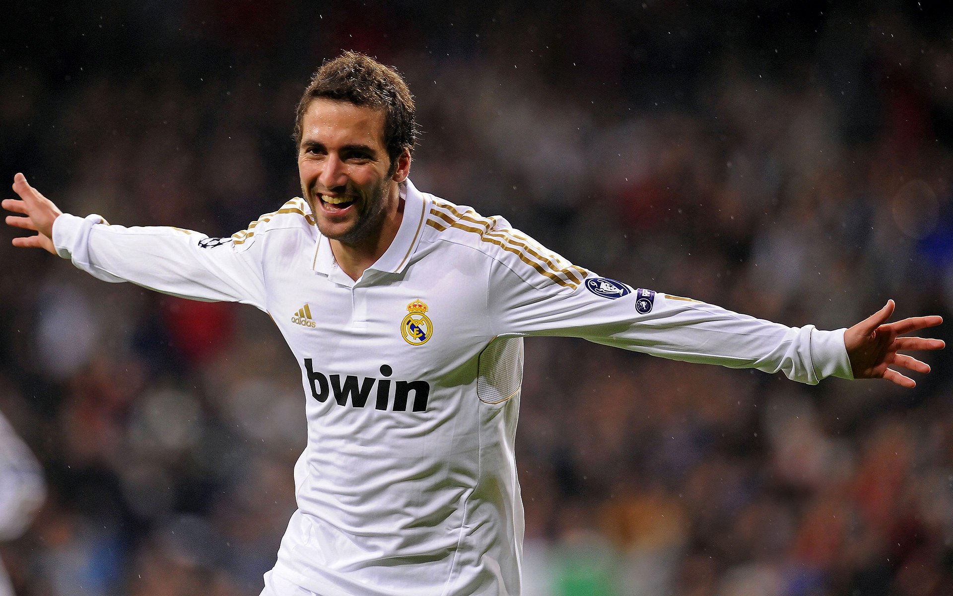 基耶萨欧冠半决赛接管比赛,阿根廷式硬仗雷恩见证新王登基