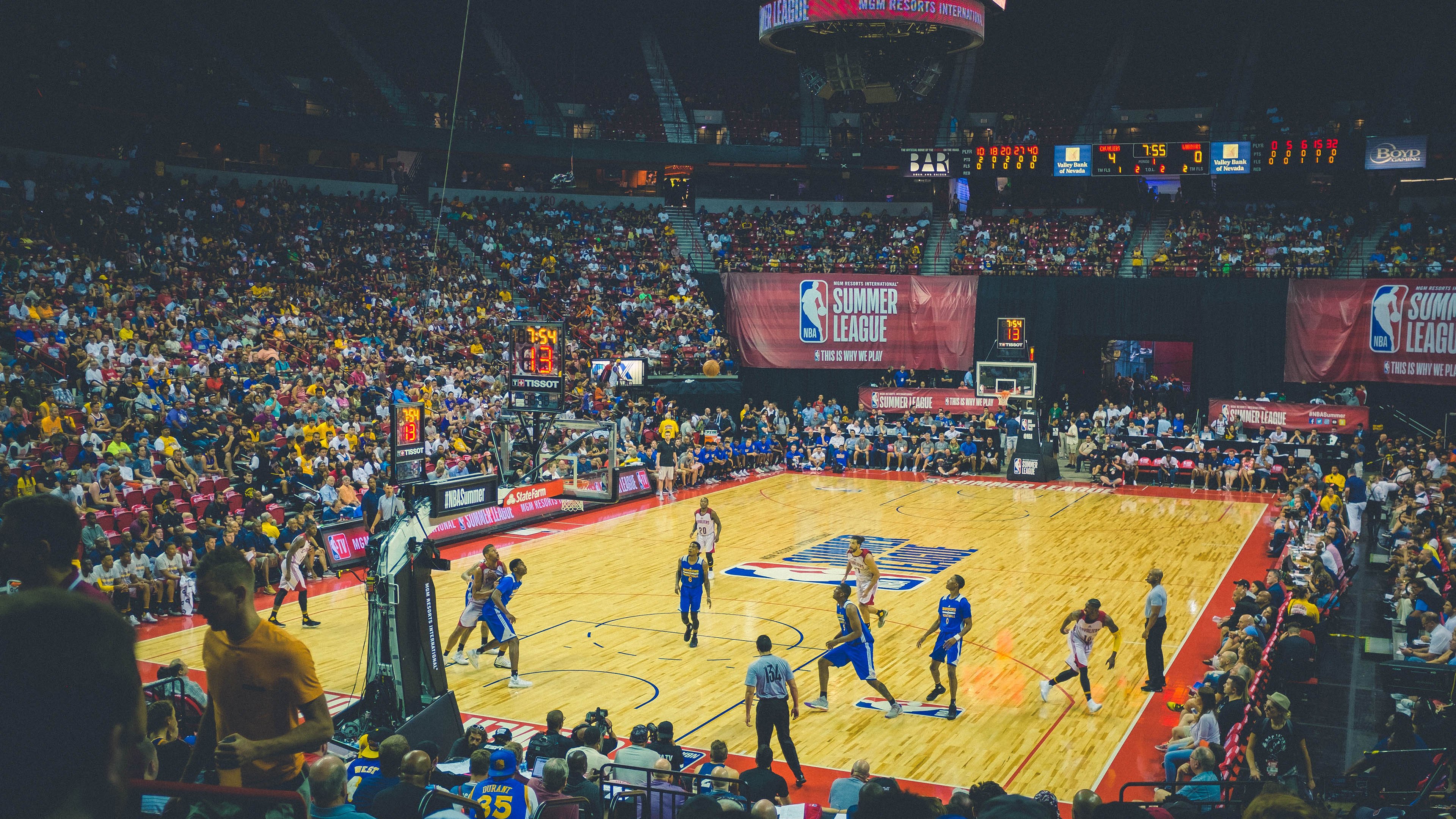 东契奇关键战不手软，太阳决胜局带走新疆队—当NBA与CBA的决胜时刻交相辉映