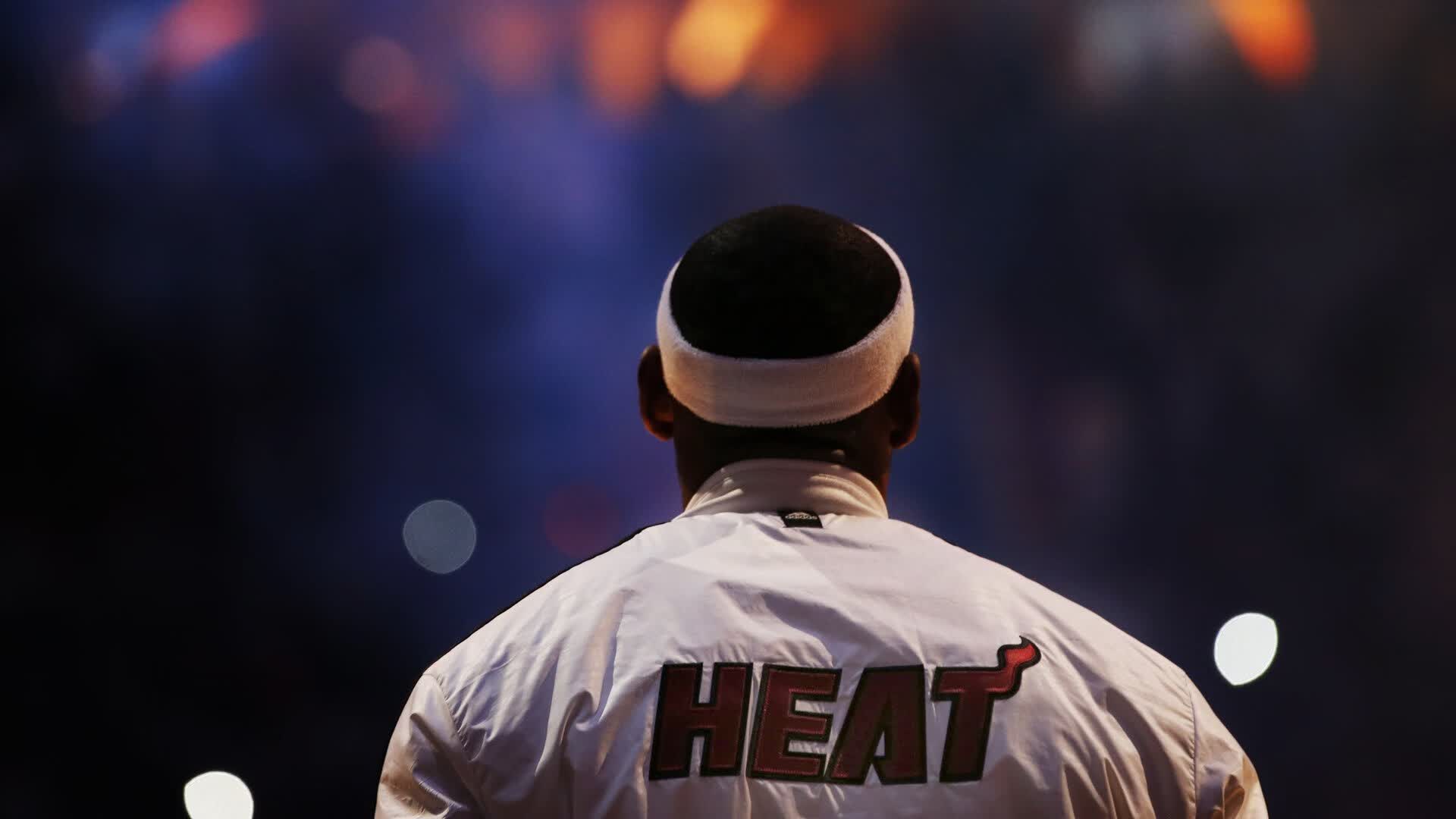 红色浪潮中的孤星,布罗佐维奇燃爆争冠夜,罗马尼亚斩落摩洛哥铸就唯一传奇